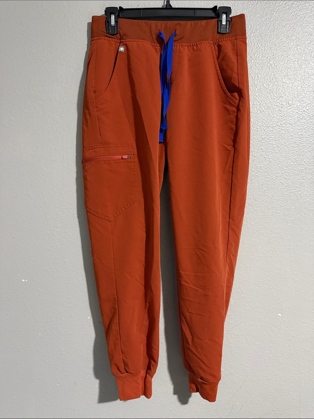 Figs  Auburn color Joggers with Blue Drawstring